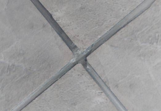 装修后瓷砖缝隙存在质量问题，业主咨询是否能进行原因鉴定